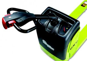 Lekki wózek paletowy PRAMAC CX12 z napędem elektrycznym 3